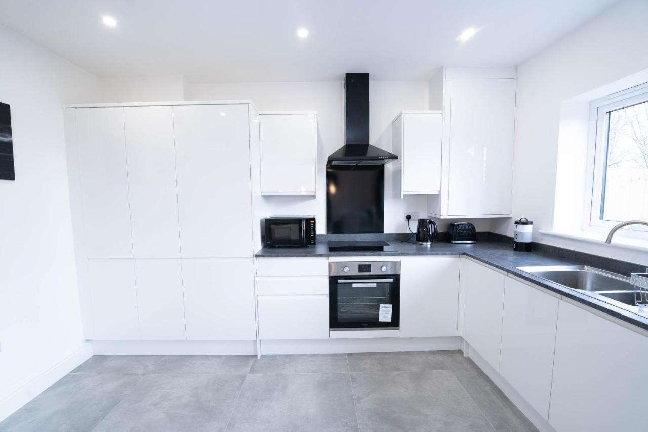 Entire Modern Home With Private Parking For 6/8 Persons Worksop Exteriör bild