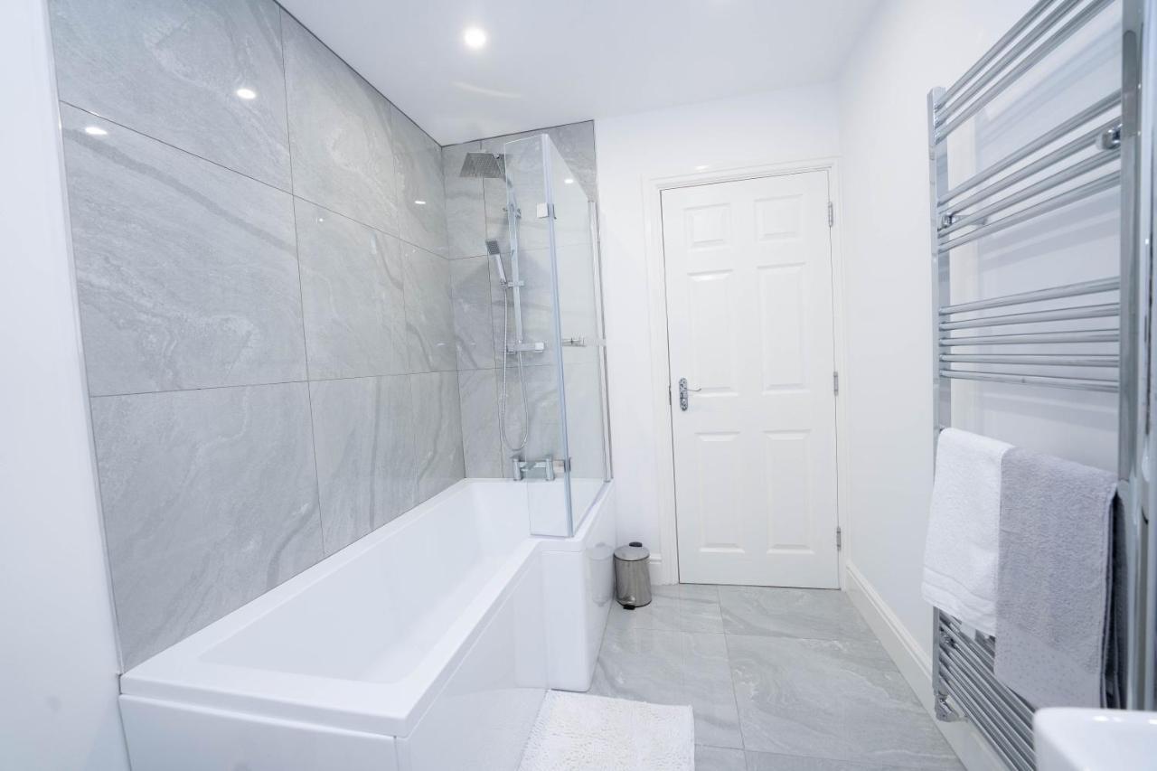 Entire Modern Home With Private Parking For 6/8 Persons Worksop Exteriör bild