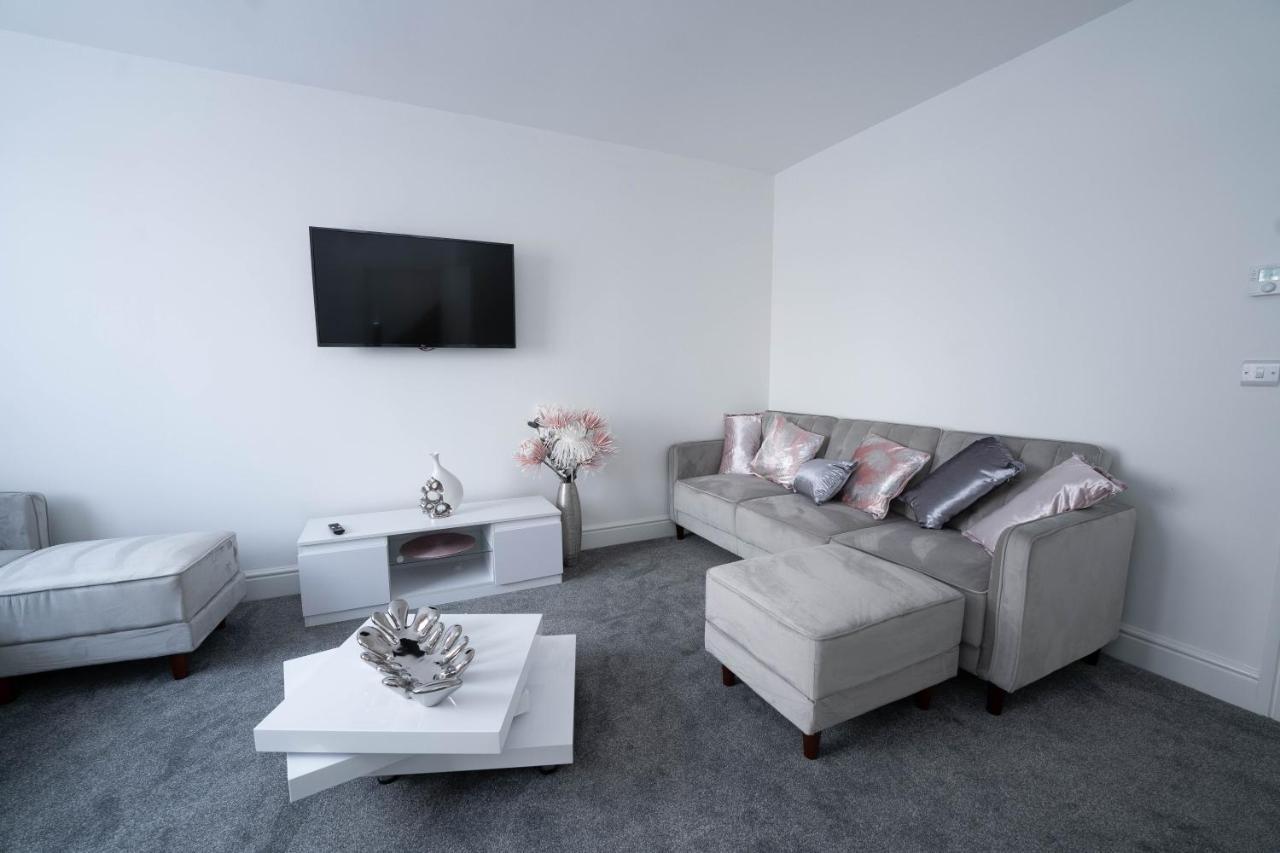 Entire Modern Home With Private Parking For 6/8 Persons Worksop Exteriör bild