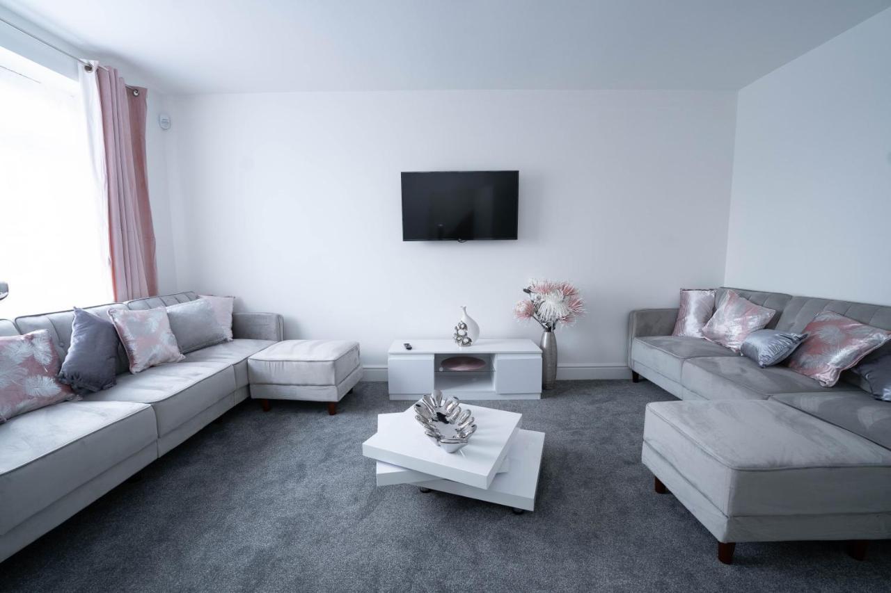 Entire Modern Home With Private Parking For 6/8 Persons Worksop Exteriör bild