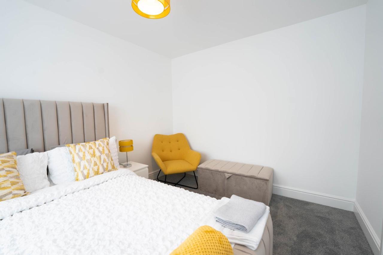 Entire Modern Home With Private Parking For 6/8 Persons Worksop Exteriör bild