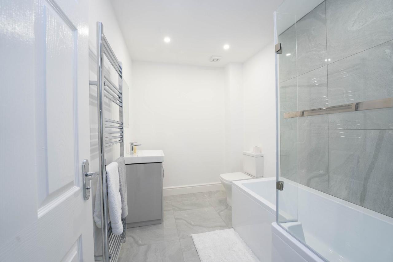 Entire Modern Home With Private Parking For 6/8 Persons Worksop Exteriör bild