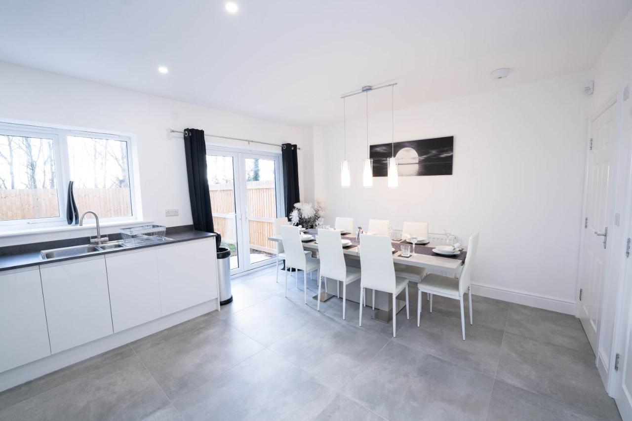 Entire Modern Home With Private Parking For 6/8 Persons Worksop Exteriör bild