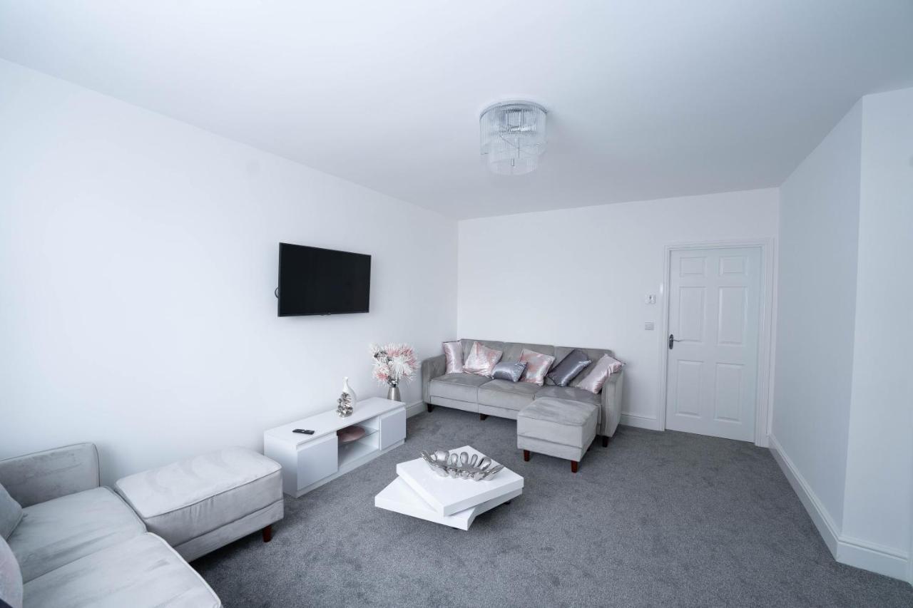 Entire Modern Home With Private Parking For 6/8 Persons Worksop Exteriör bild