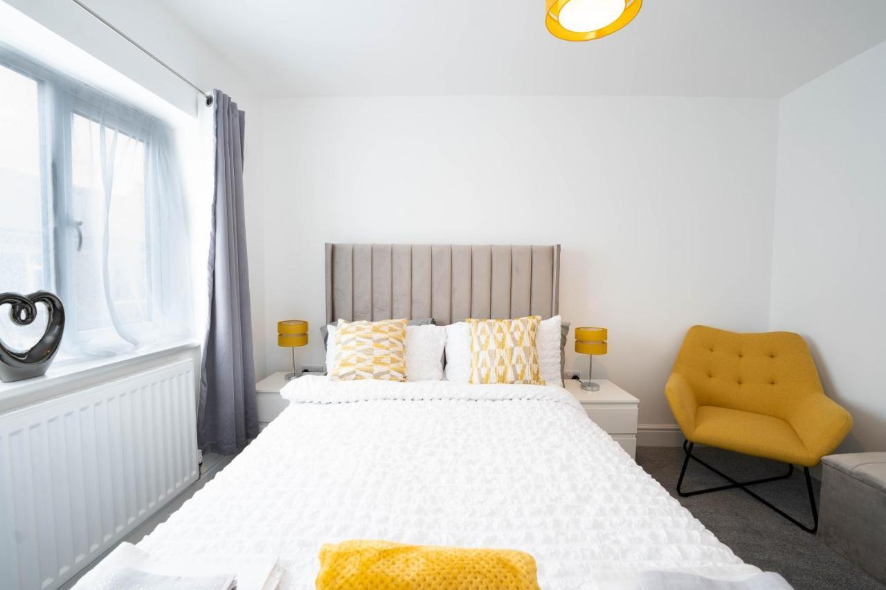 Entire Modern Home With Private Parking For 6/8 Persons Worksop Exteriör bild