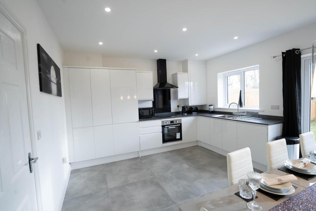 Entire Modern Home With Private Parking For 6/8 Persons Worksop Exteriör bild