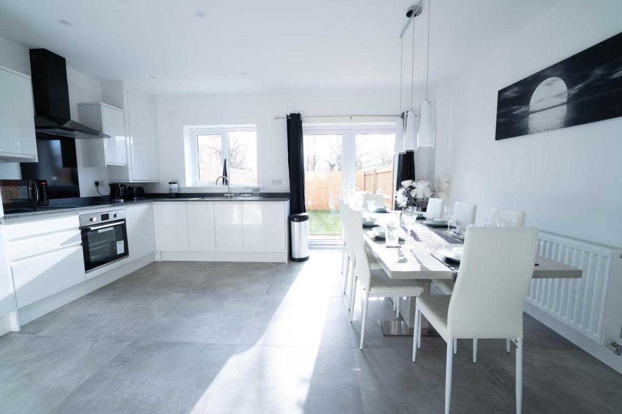 Entire Modern Home With Private Parking For 6/8 Persons Worksop Exteriör bild