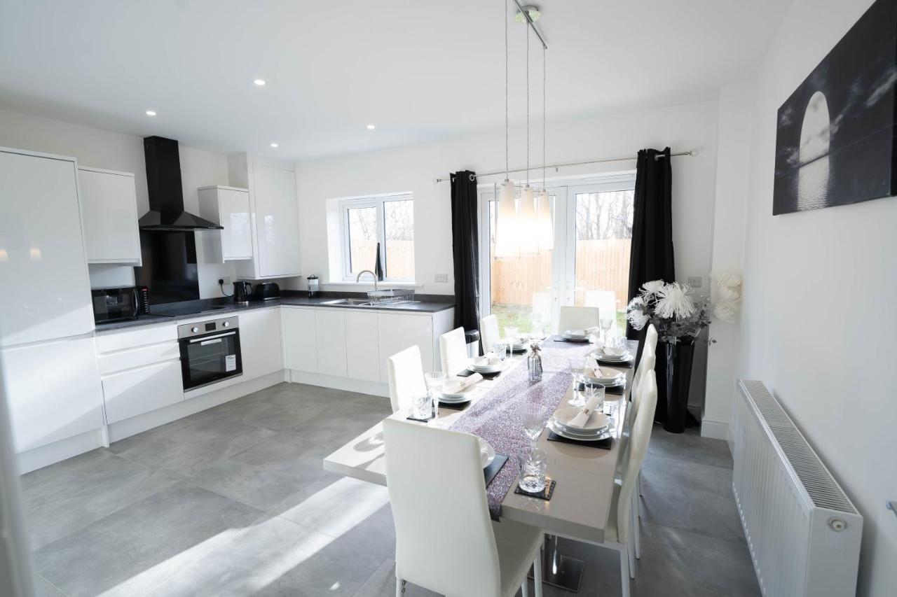 Entire Modern Home With Private Parking For 6/8 Persons Worksop Exteriör bild