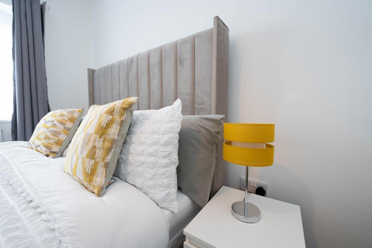 Entire Modern Home With Private Parking For 6/8 Persons Worksop Exteriör bild