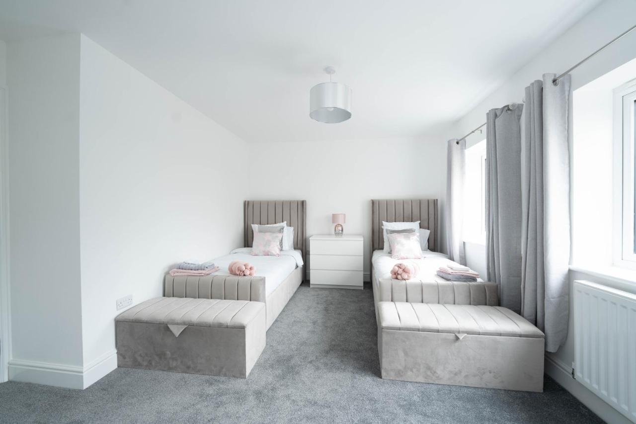 Entire Modern Home With Private Parking For 6/8 Persons Worksop Exteriör bild