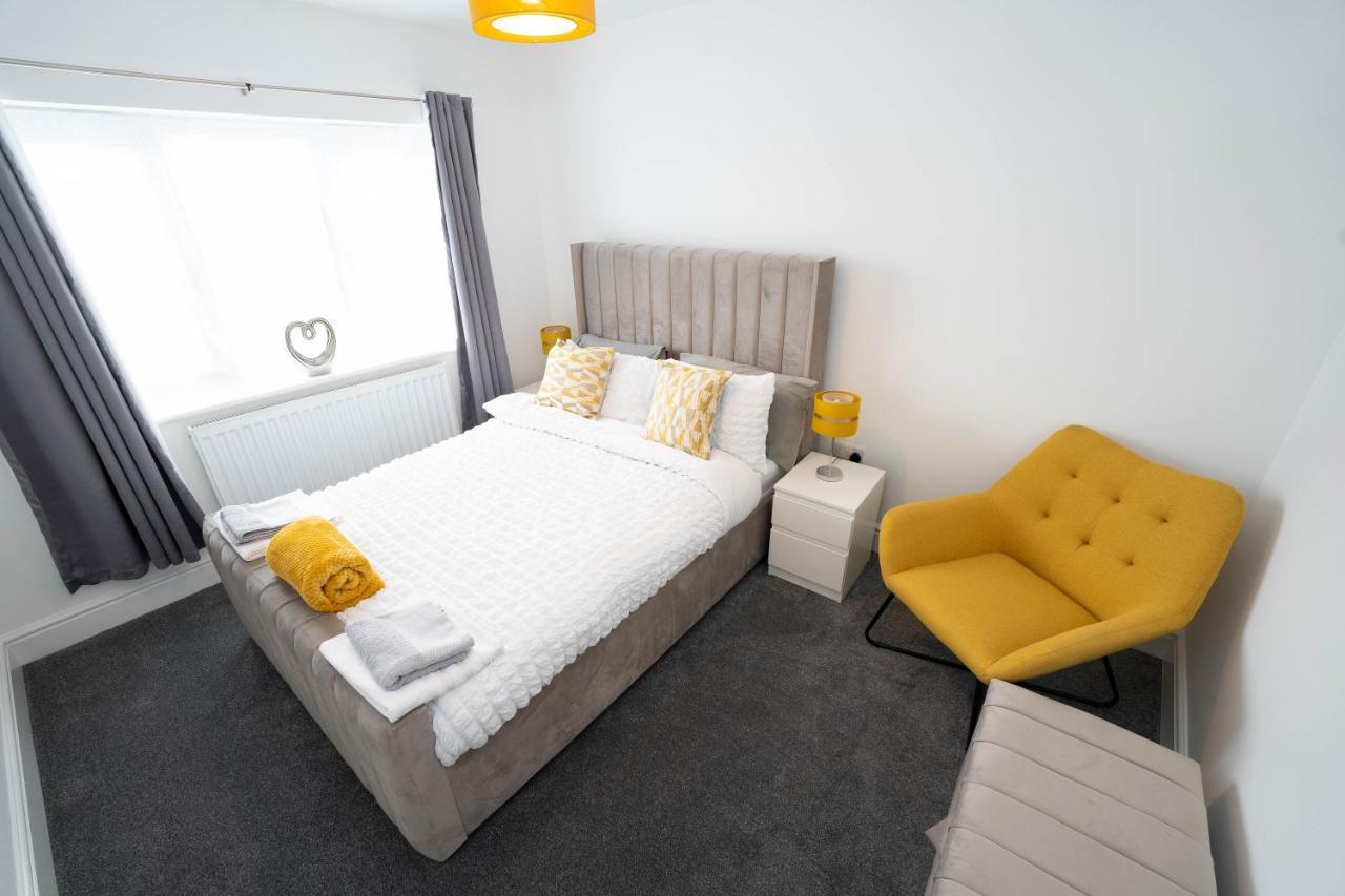 Entire Modern Home With Private Parking For 6/8 Persons Worksop Exteriör bild