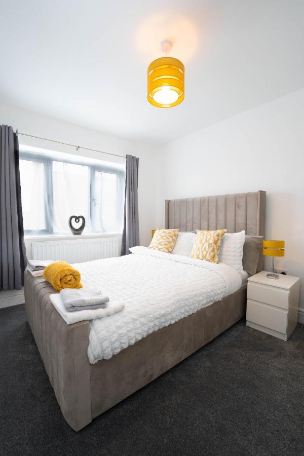 Entire Modern Home With Private Parking For 6/8 Persons Worksop Exteriör bild