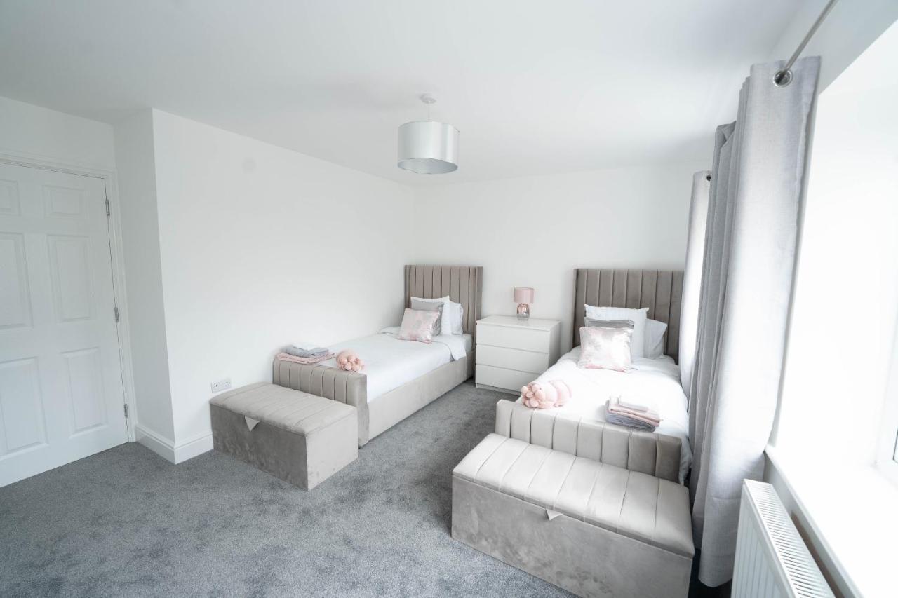 Entire Modern Home With Private Parking For 6/8 Persons Worksop Exteriör bild