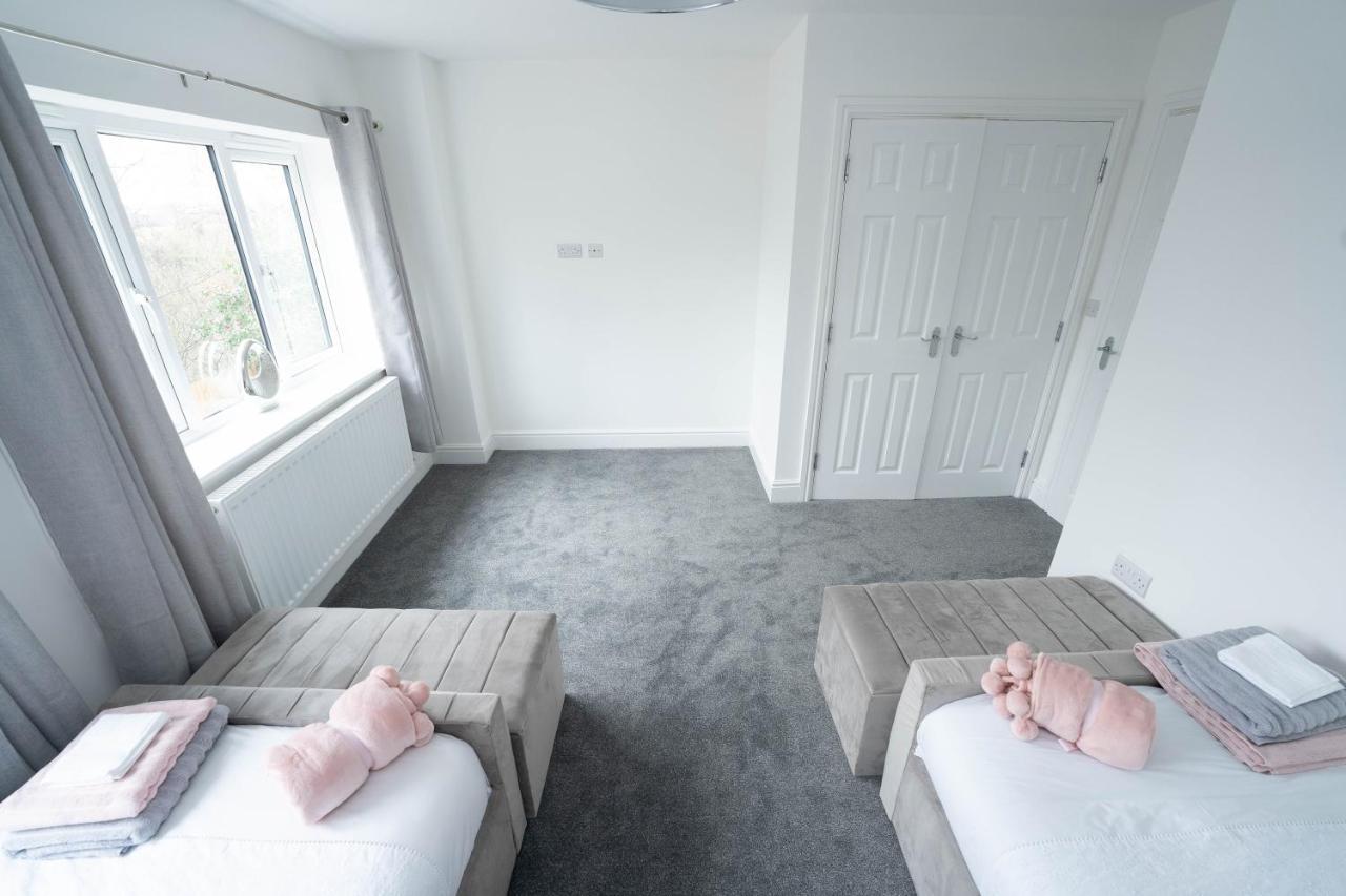 Entire Modern Home With Private Parking For 6/8 Persons Worksop Exteriör bild