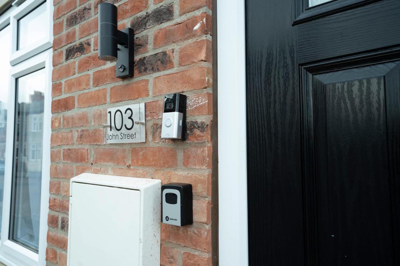 Entire Modern Home With Private Parking For 6/8 Persons Worksop Exteriör bild